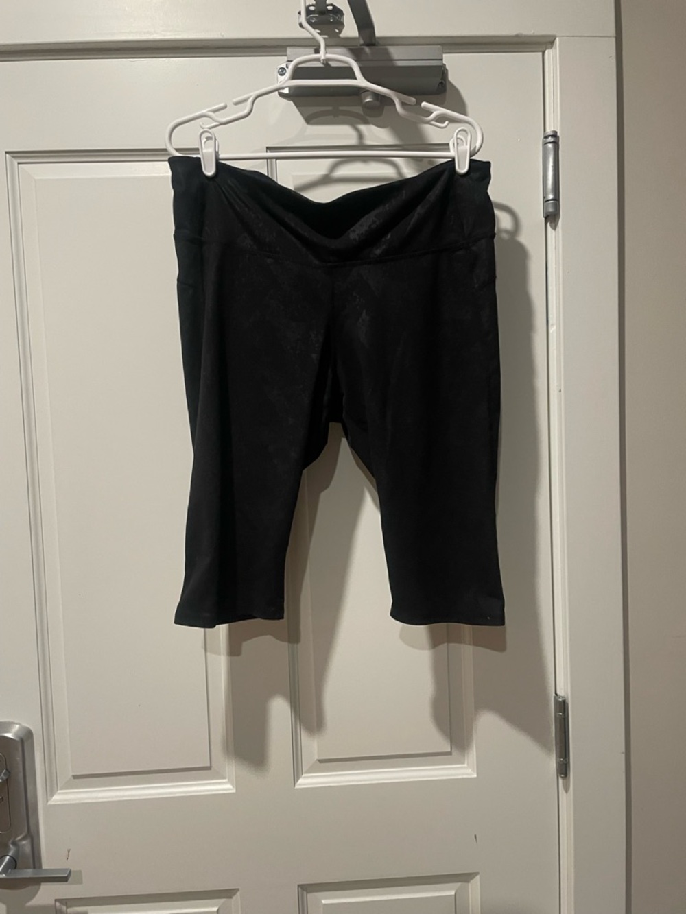 GAP Black Cropped Active Capri Pants size xl